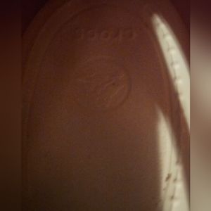 Croc flats